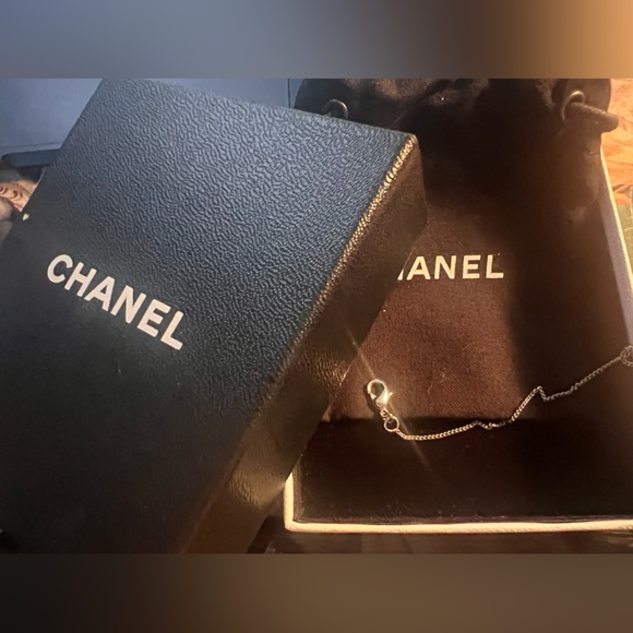 Chanel silver crystal CC necklace EUC w/ box and COA - Picture 5 of 8